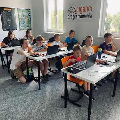 Giganci Programowania Ursus - Nauka nowych technologii dla Dzieci i Młodzieży